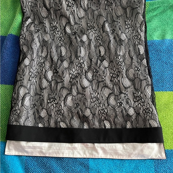 Givenchy Black and White Lace Shift Dress w/ Square Neckline. Excellent Cond. XS - Picture 6 of 9